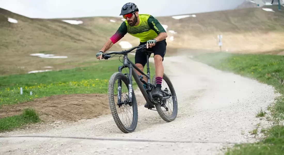 Scegliere l’abbigliamento tecnico per la mountain bike: la guida