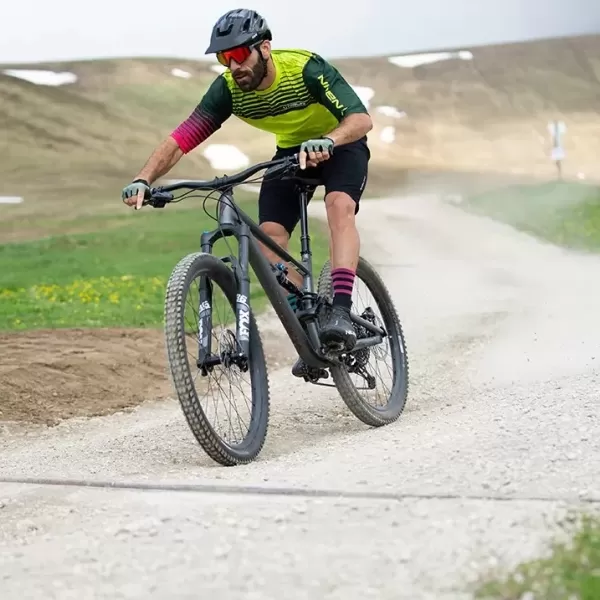 Scegliere l’abbigliamento tecnico per la mountain bike: la guida